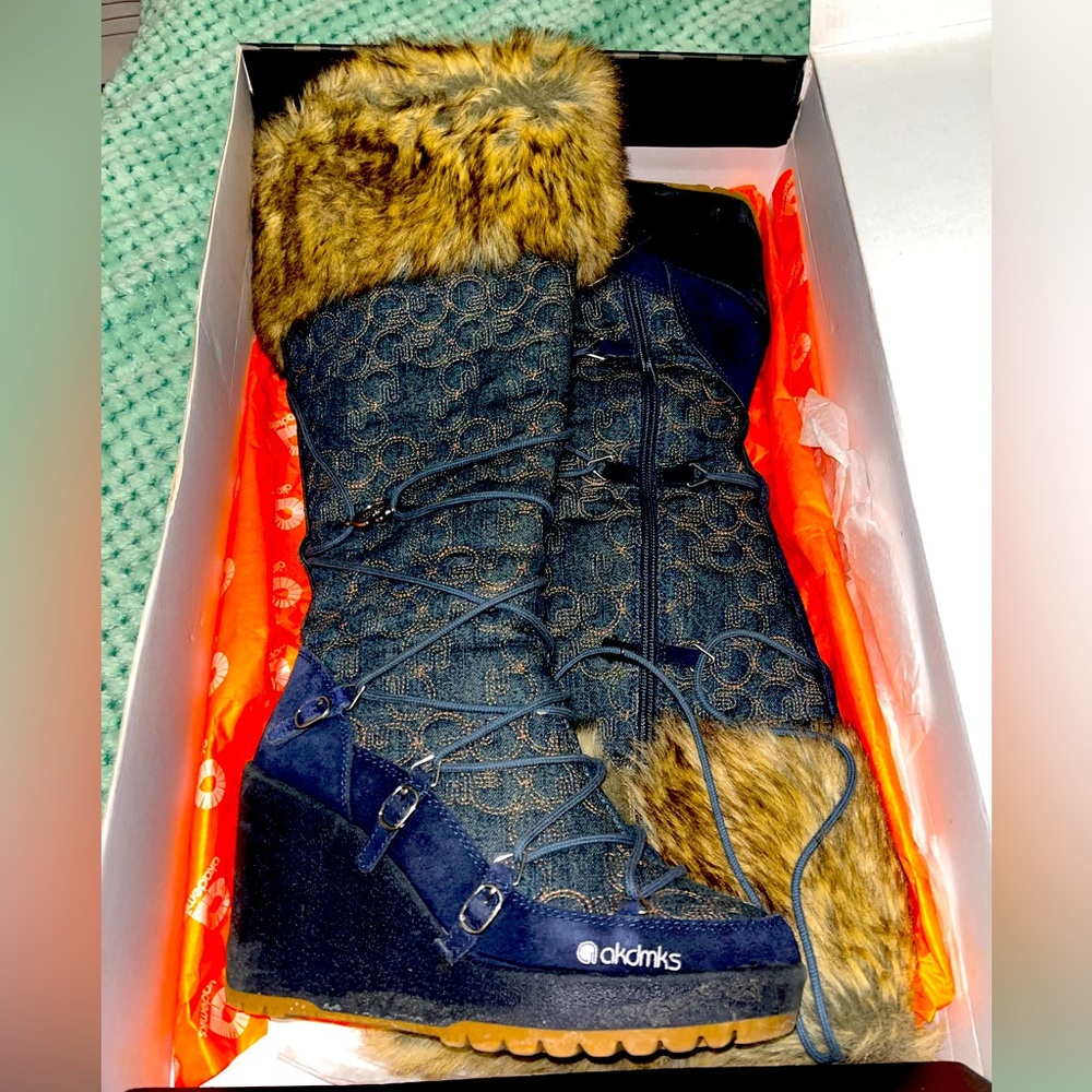 Wedge fur boots